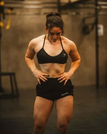Daniela flores image