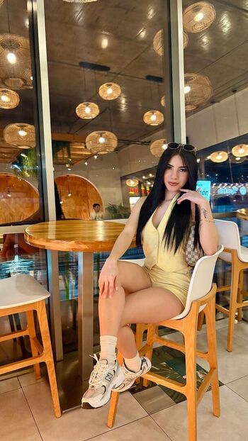 Daniela velsquez image