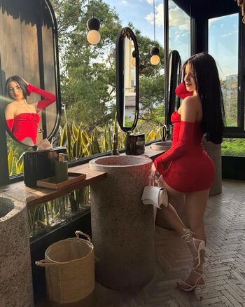 Daniela velsquez image