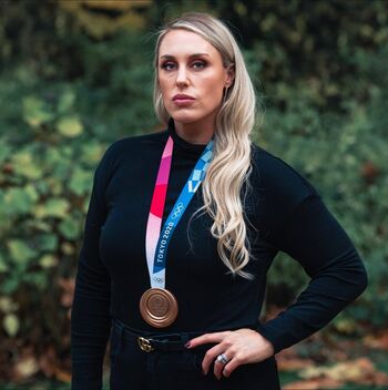 Danielle lawrie image