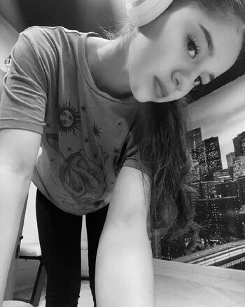 Danna renteria image