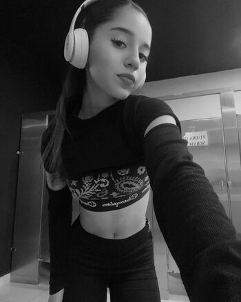Danna renteria image