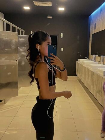 Danna renteria image