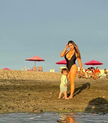 Dara vasquez image