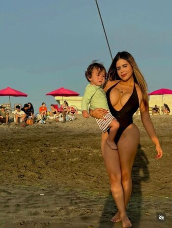Dara vasquez image