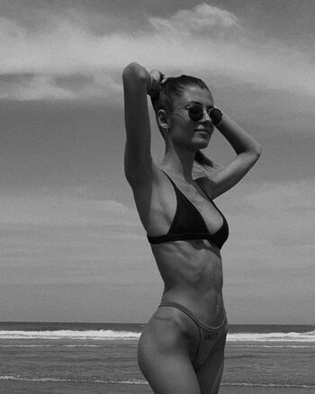 Darya naskidayeva page 3 image