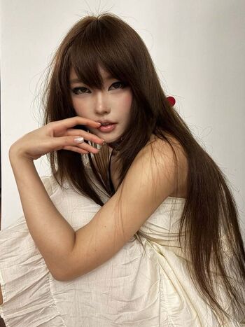 Daturakisses page 2 image