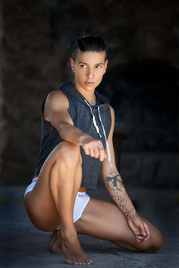 Davina leos image
