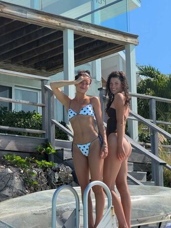 Davis sisters image