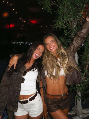 Davis sisters image