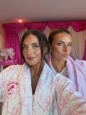 Davis sisters image