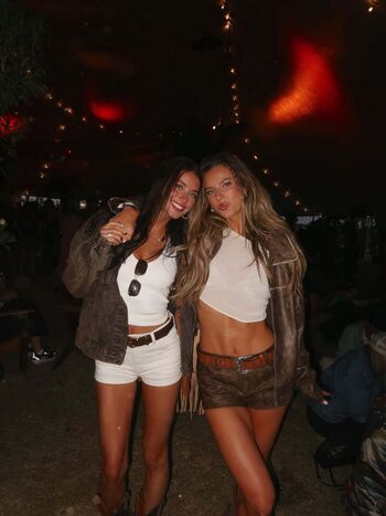 Davis sisters image