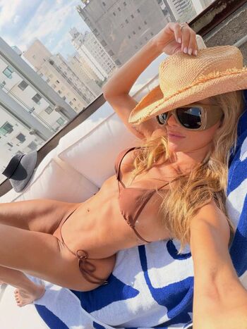 Deborah secco 1 image