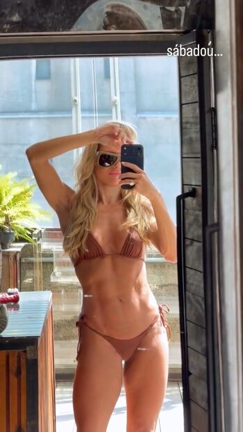 Deborah secco 1 image