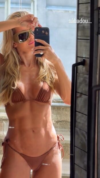 Deborah secco 1 image