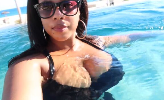 Dee shanell image