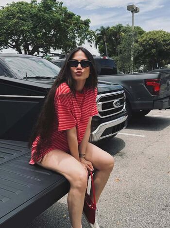 Demet ozdemir image