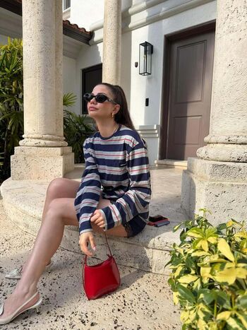 Demet ozdemir image