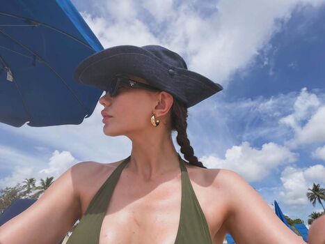 Demet ozdemir image