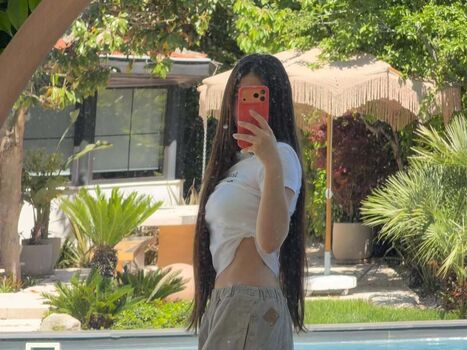 Demet ozdemir image