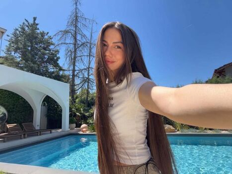 Demet ozdemir image