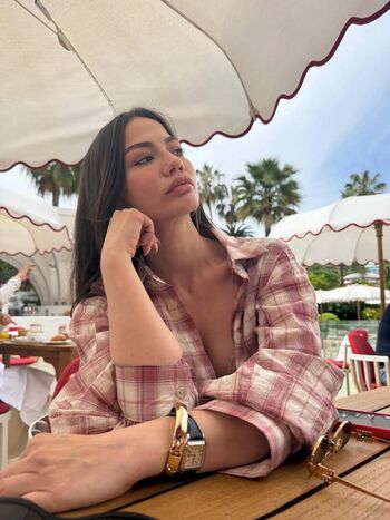 Demet ozdemir image