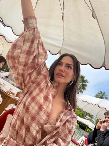 Demet ozdemir image
