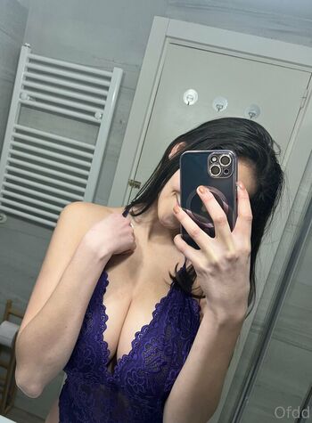 Derlydaniela image