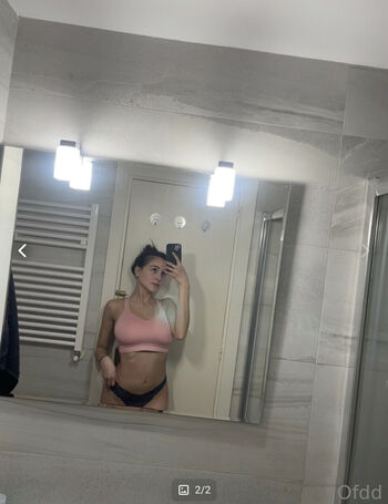 Derlydaniela image