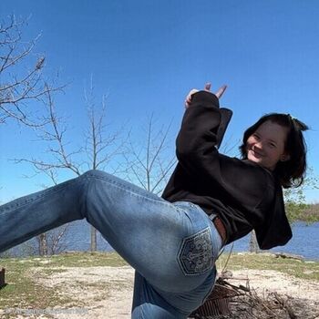 Dessy faye image