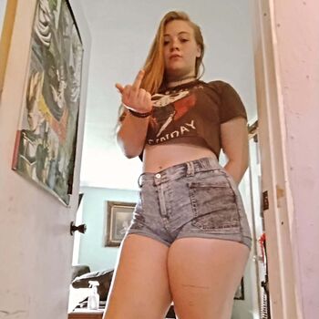 Devilgirl izzy image