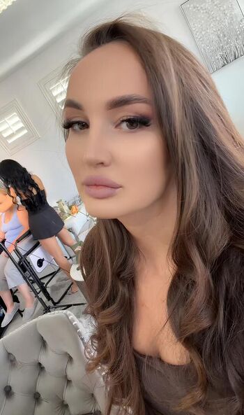Diana avsaragova image