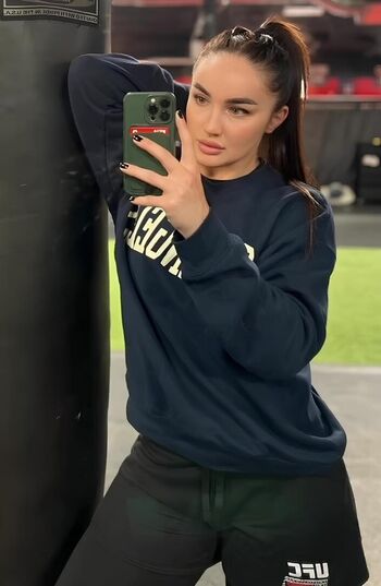 Diana avsaragova image