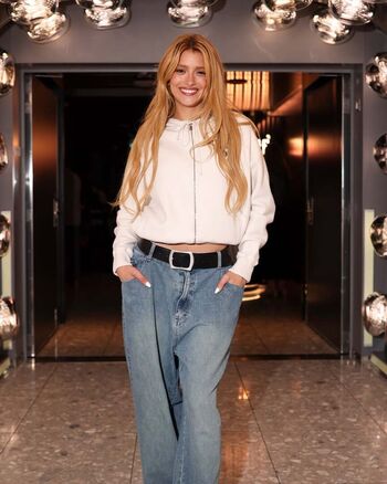 Dixie d amelio page 2 image