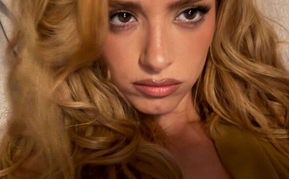 Dixie d amelio page 2 image