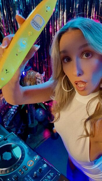 Djmissshelton 1 page 2 image