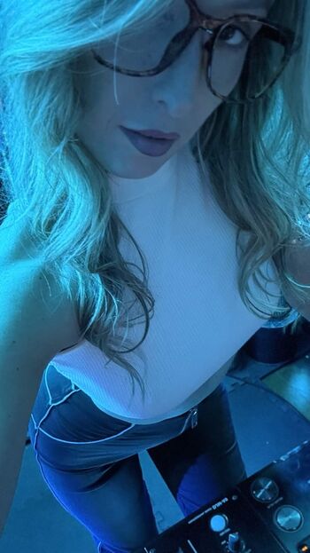 Djmissshelton 1 image