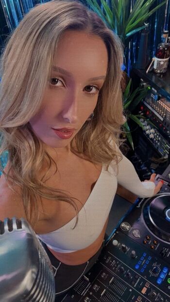 Djmissshelton 1 page 2 image