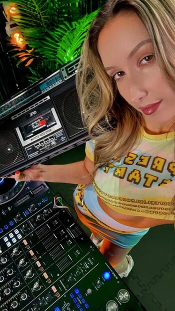Djmissshelton 1 image