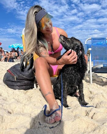 Dra thatiane oliveira image