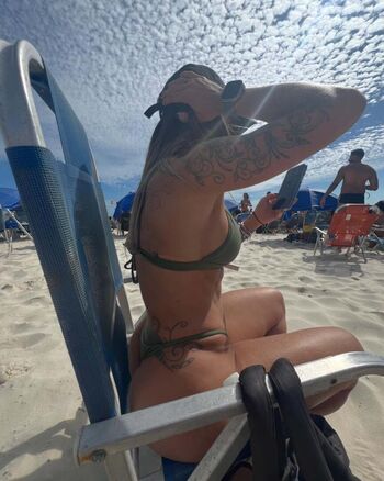 Dra thatiane oliveira image