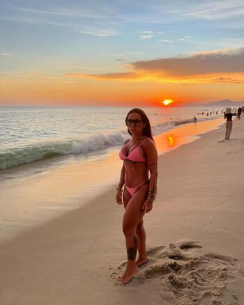 Dra thatiane oliveira image