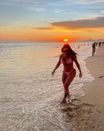 Dra thatiane oliveira image