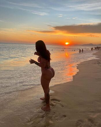 Dra thatiane oliveira image