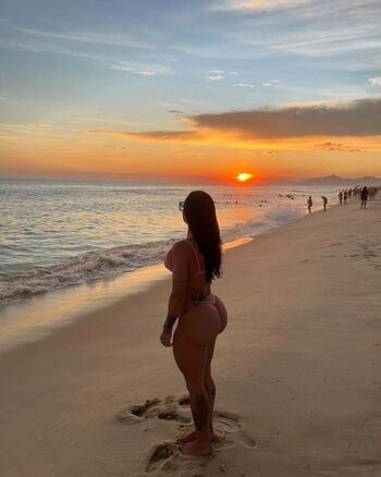 Dra thatiane oliveira image