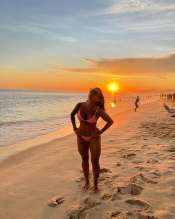 Dra thatiane oliveira image