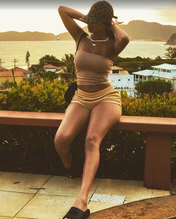 Eduarda vianna image