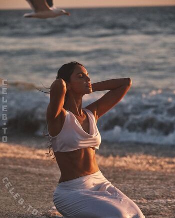 Eiza gonzalez 1 image