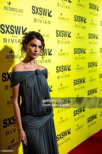 Eiza gonzlez image