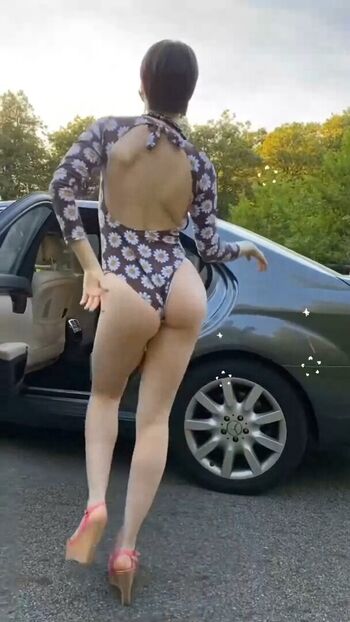 Elena kampouris image